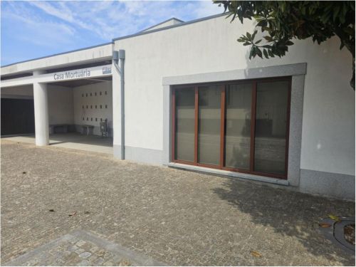 Requalifica&ccedil;&atilde;o dos vitrais/janelas da Casa Mortu&aacute;ria.